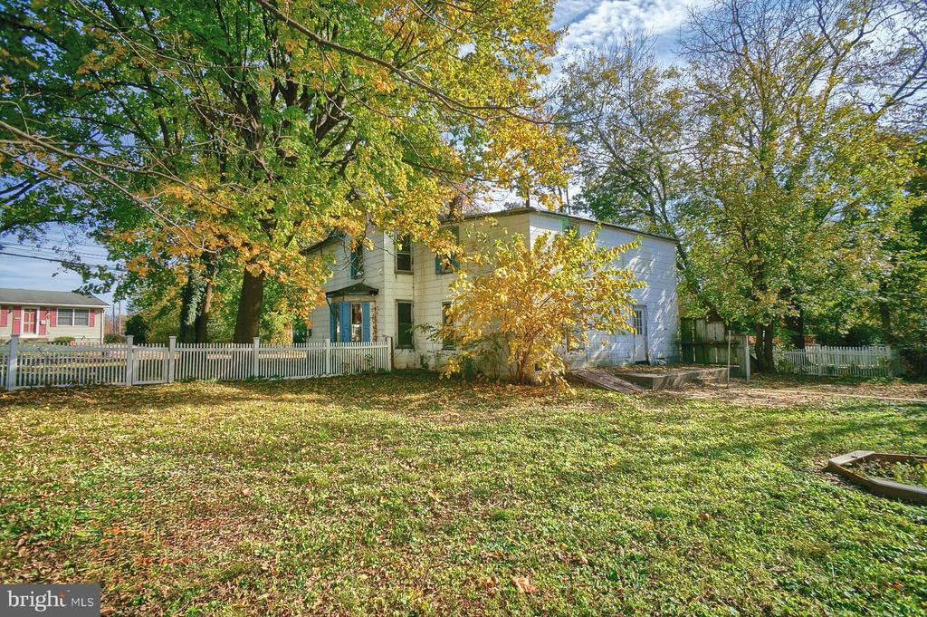 118 S Locust St