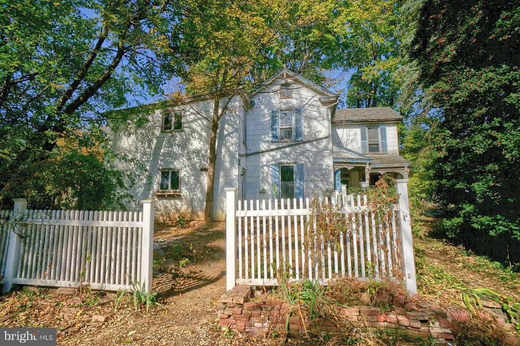 118 S Locust St