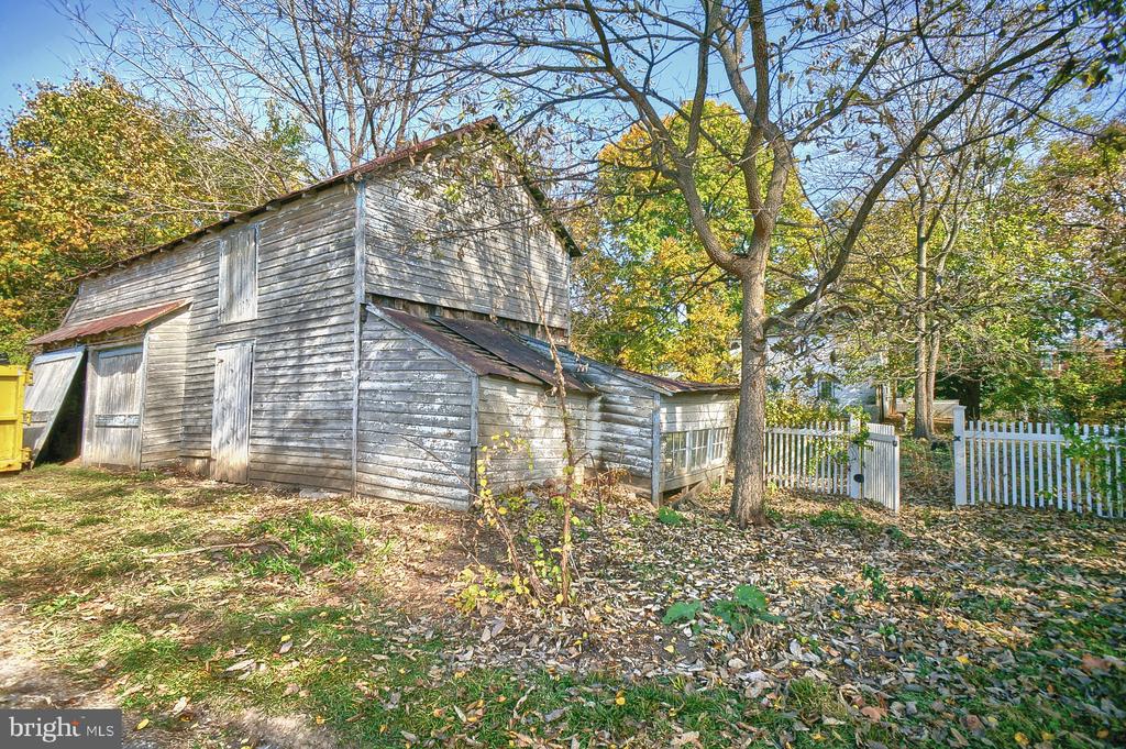 118 S Locust St