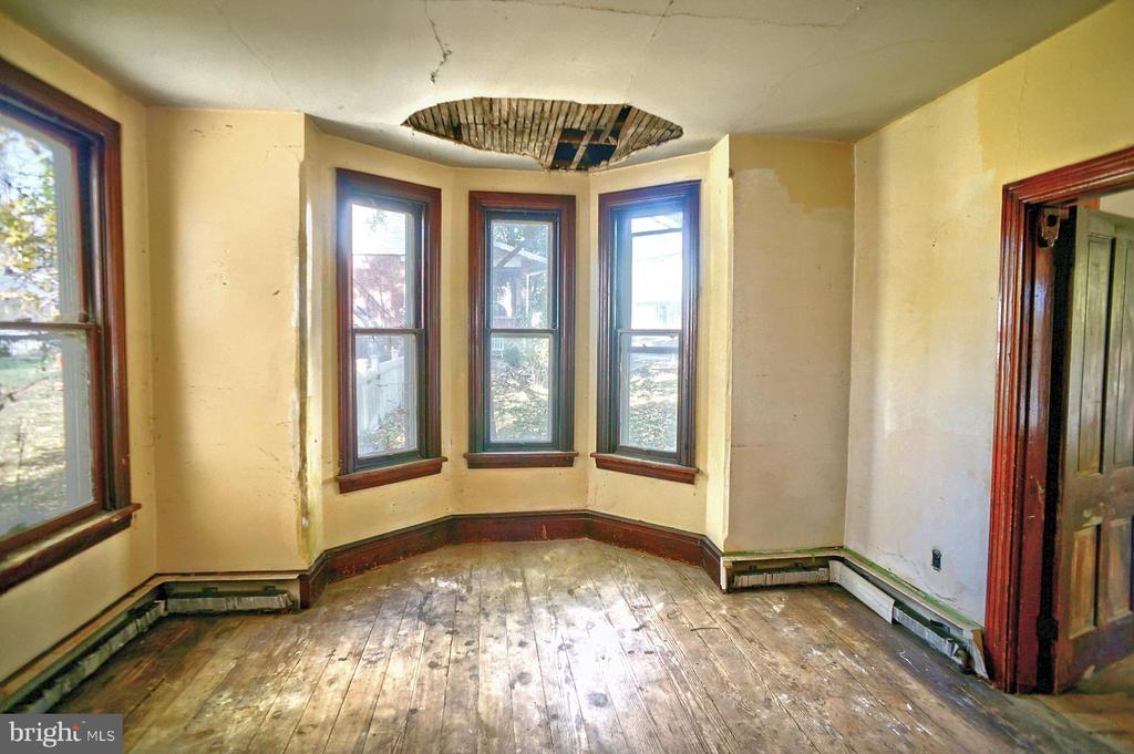 118 S Locust St