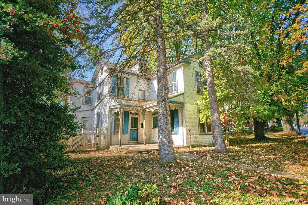 118 S Locust St