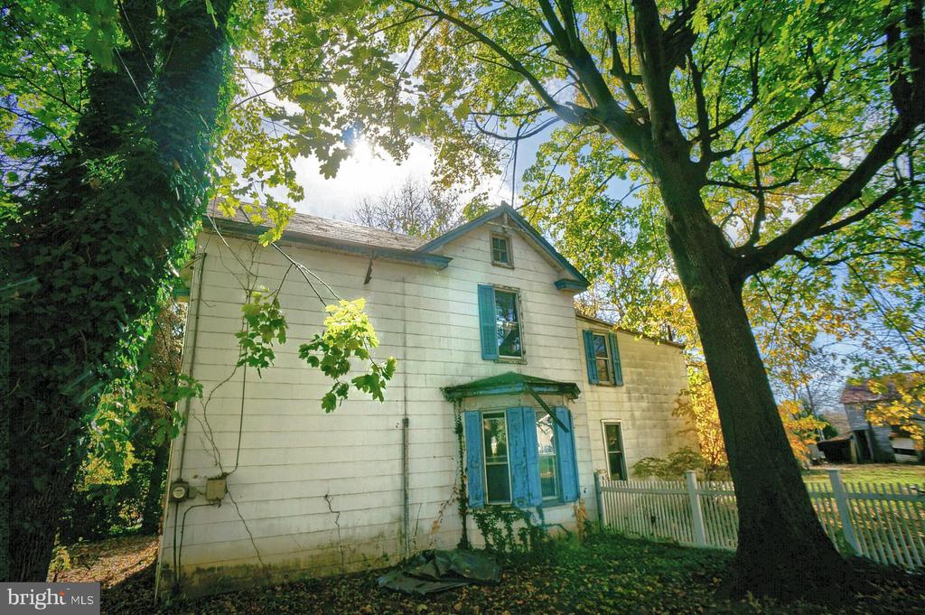 118 S Locust St