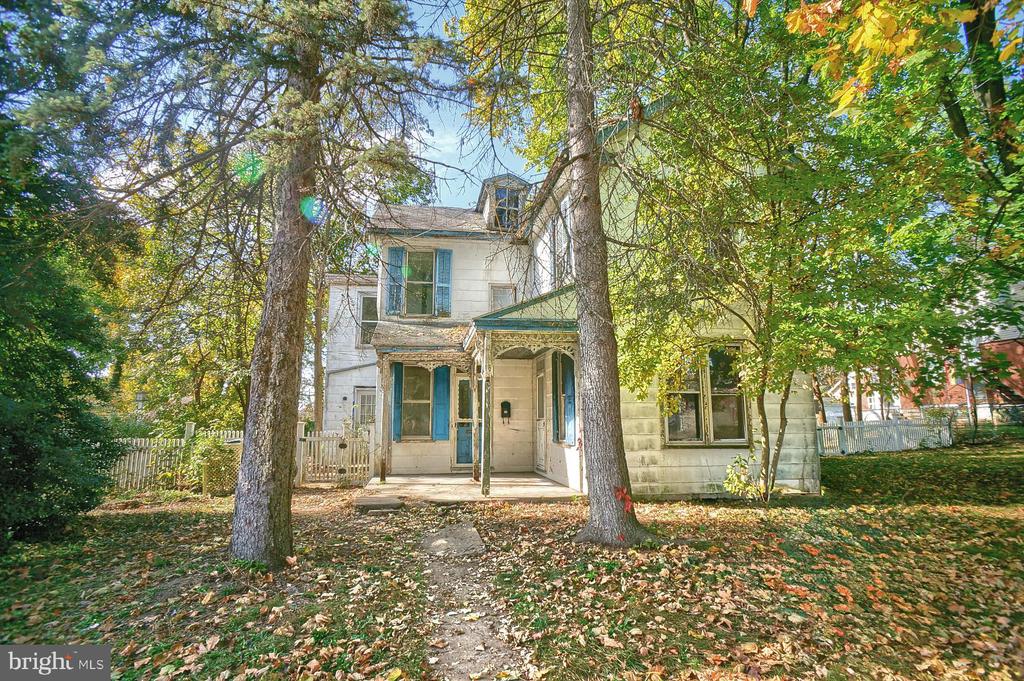 118 S Locust St