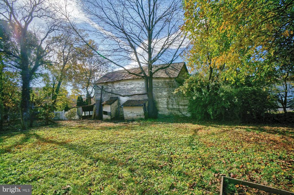 118 S Locust St