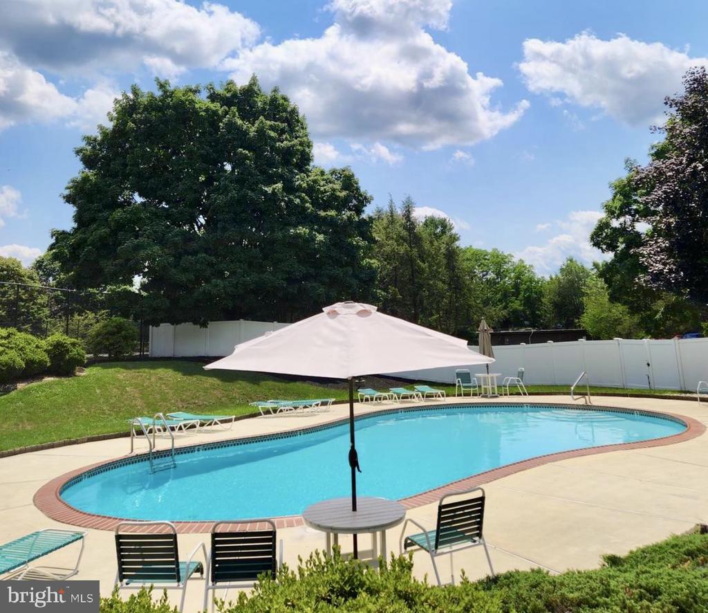 640 Geneva Dr #13