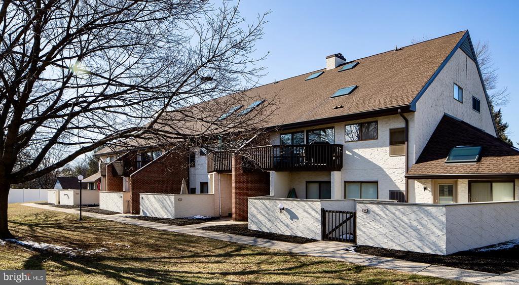 640 Geneva Dr #13