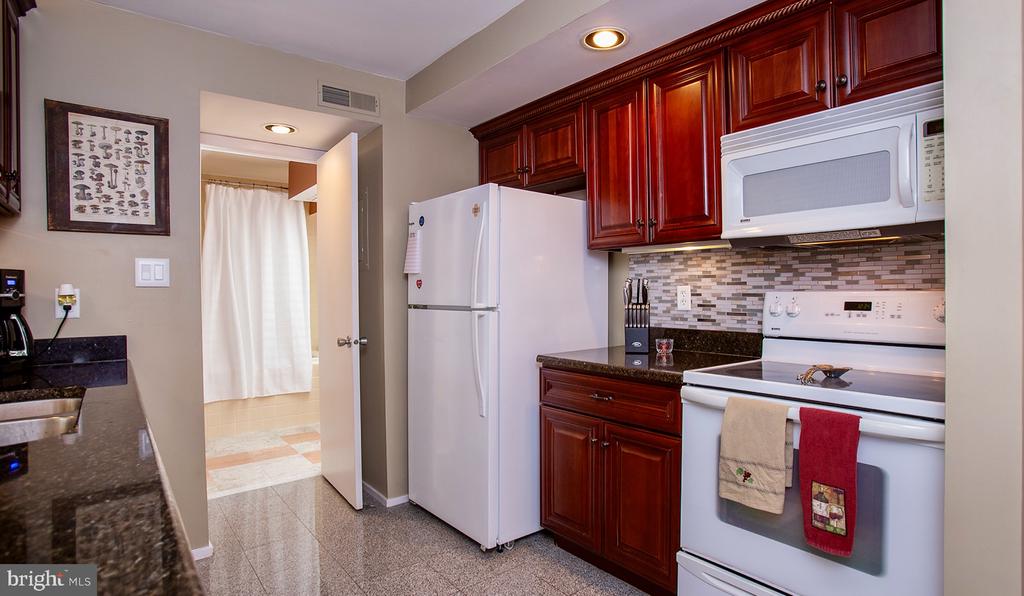 640 Geneva Dr #13