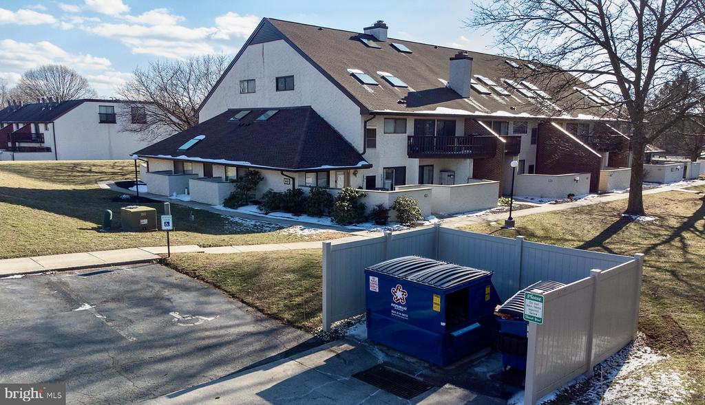 640 Geneva Dr #13