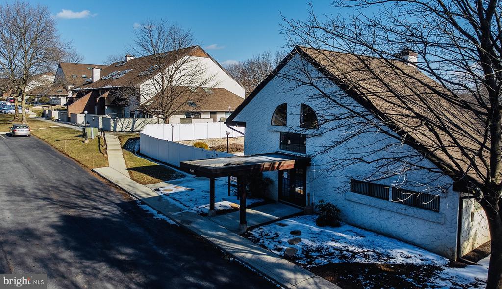 640 Geneva Dr #13