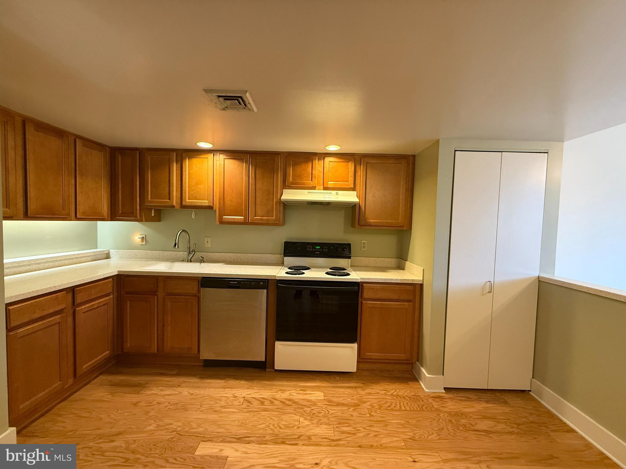 133 W Locust St #C-02