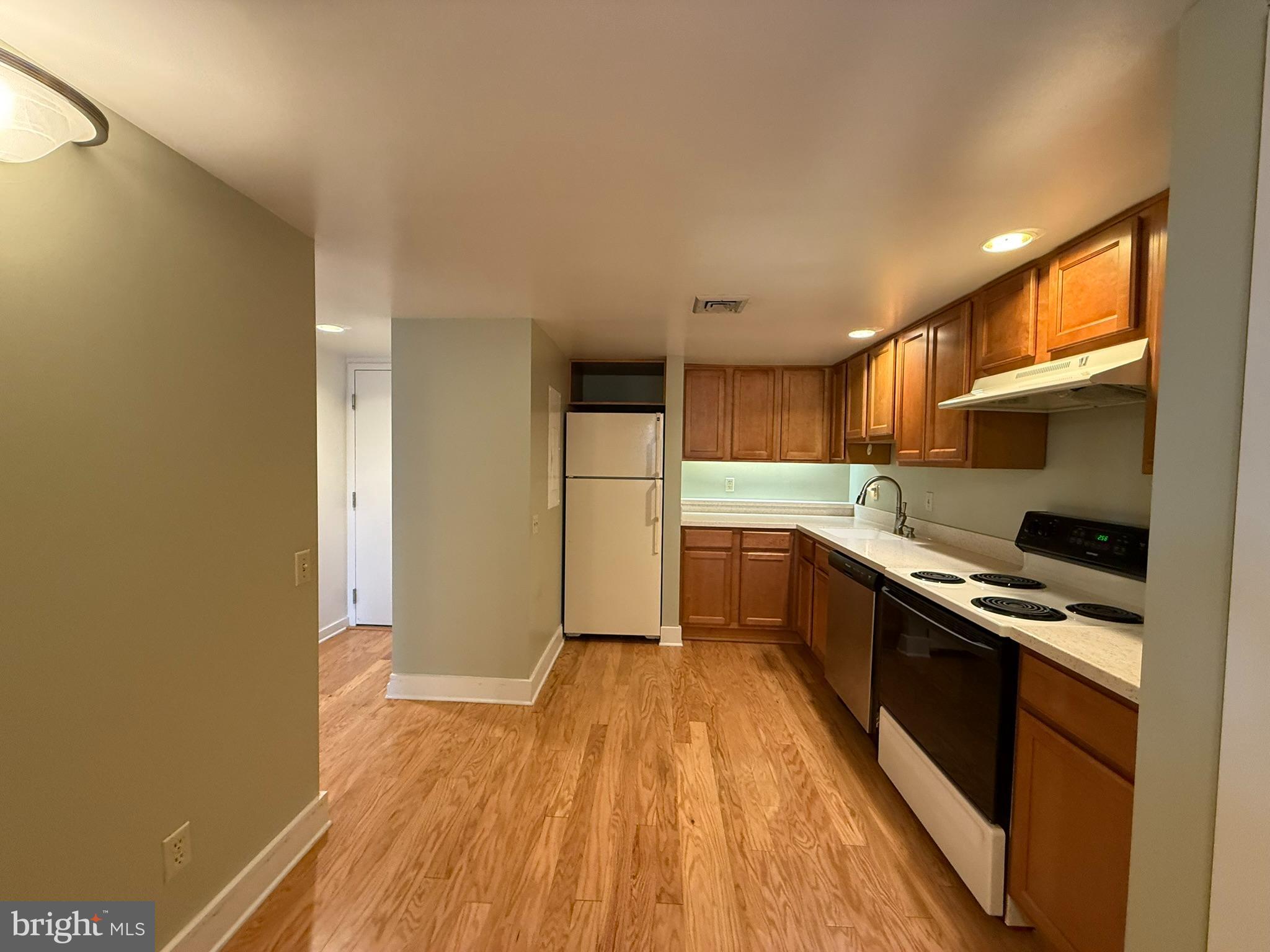 133 W Locust St #C-02