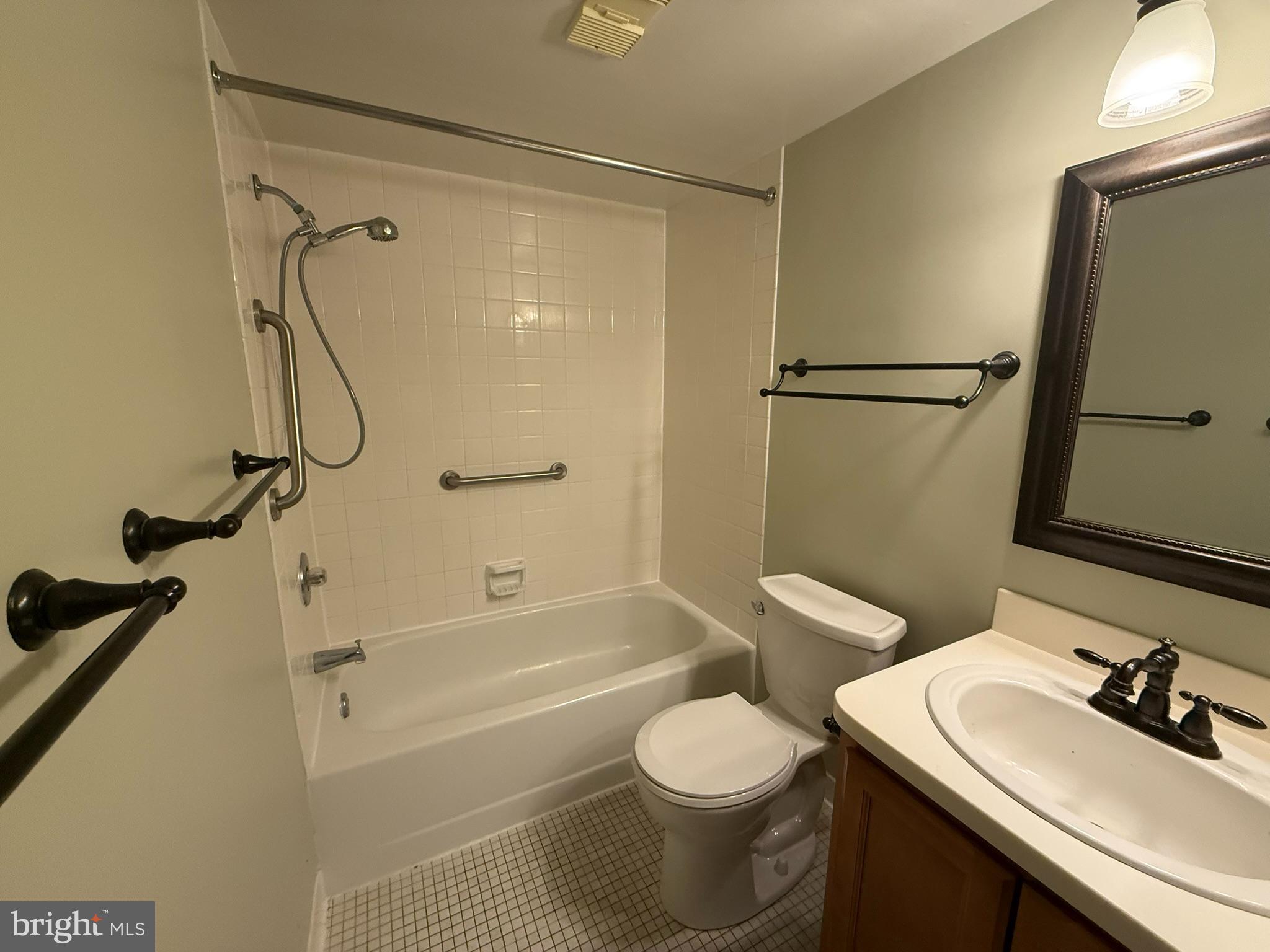 133 W Locust St #C-02