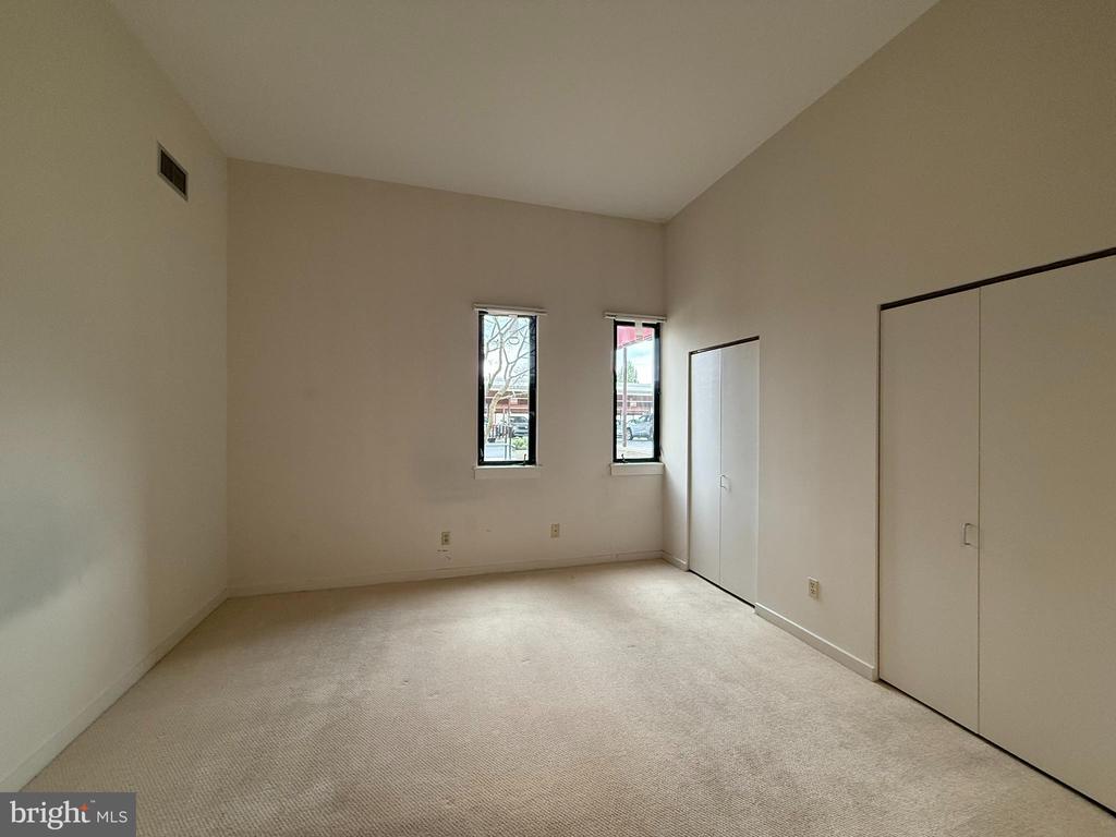 133 W Locust St #C-02