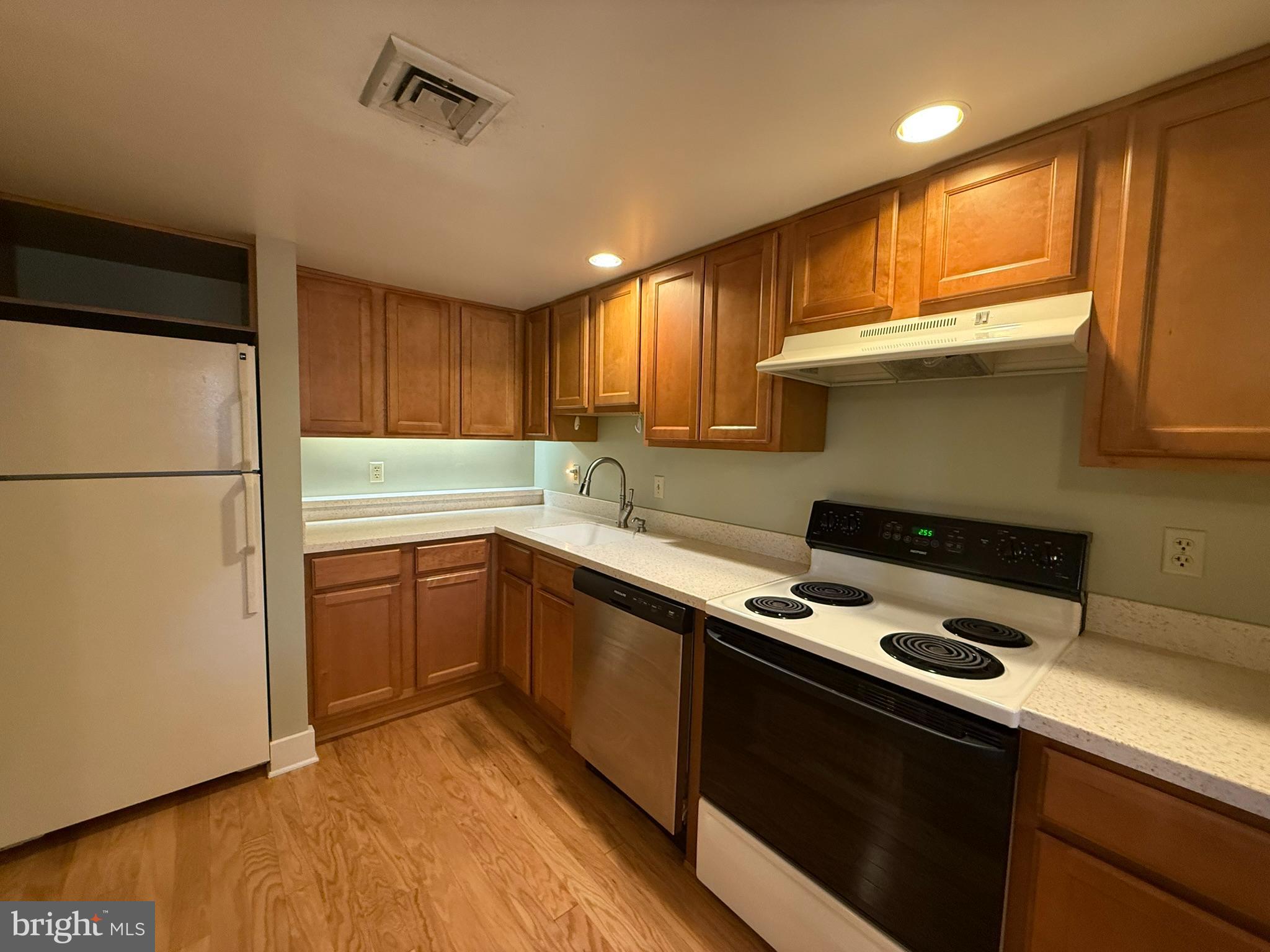 133 W Locust St #C-02