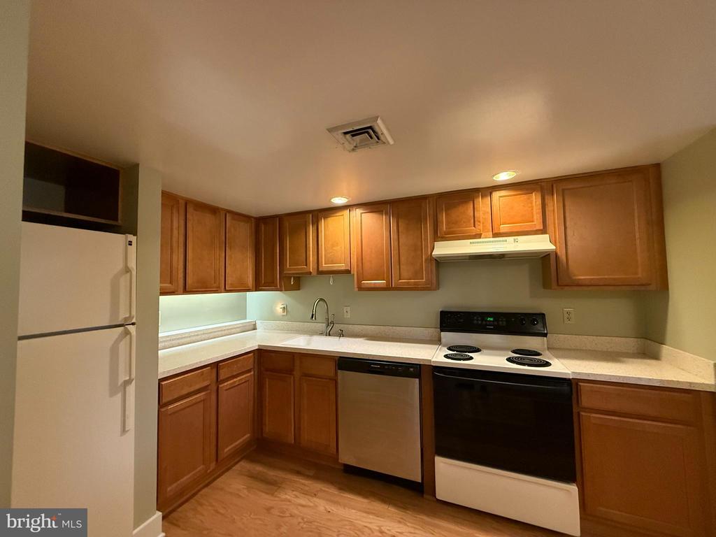 133 W Locust St #C-02