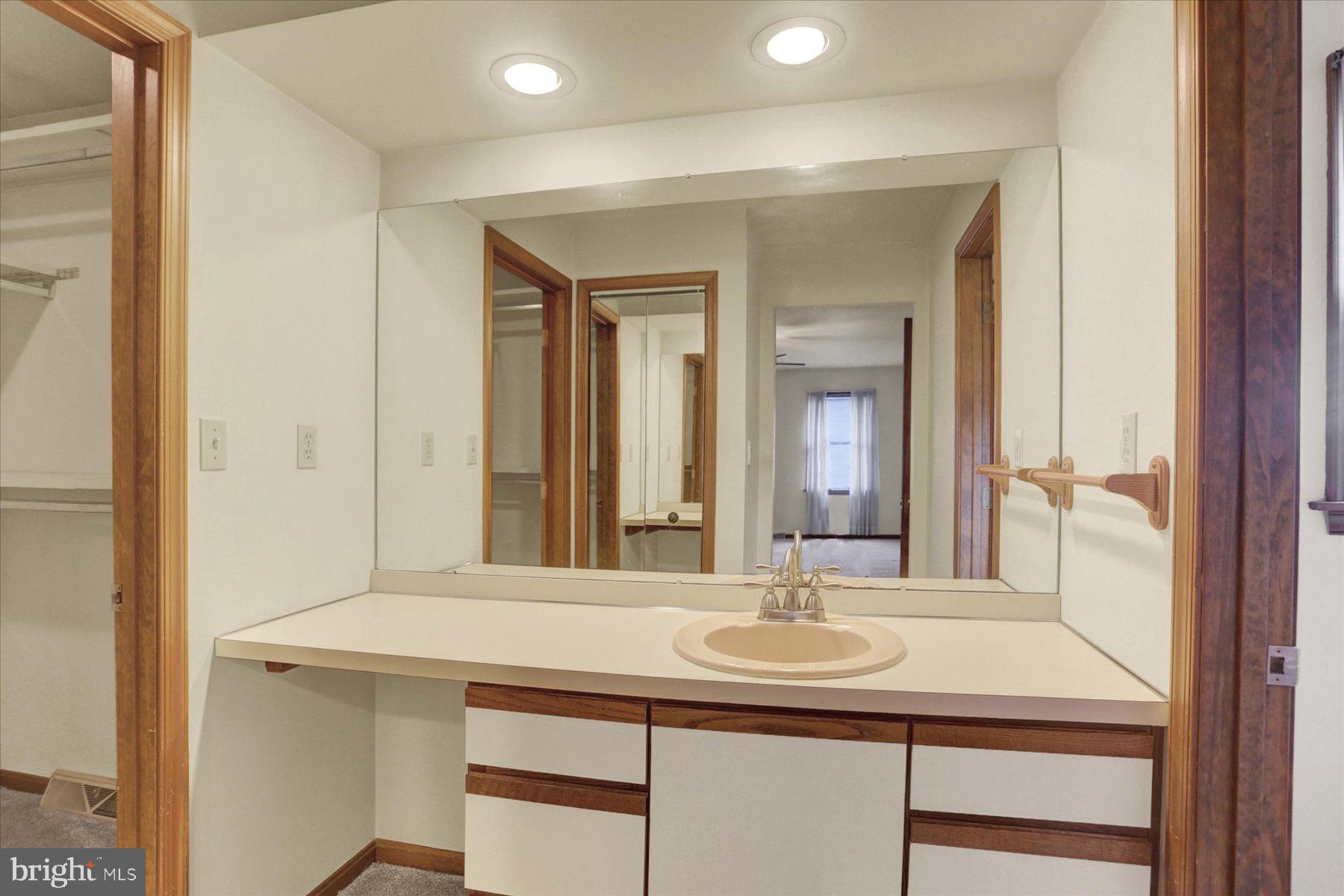 1109 E POWDERHORN ROAD