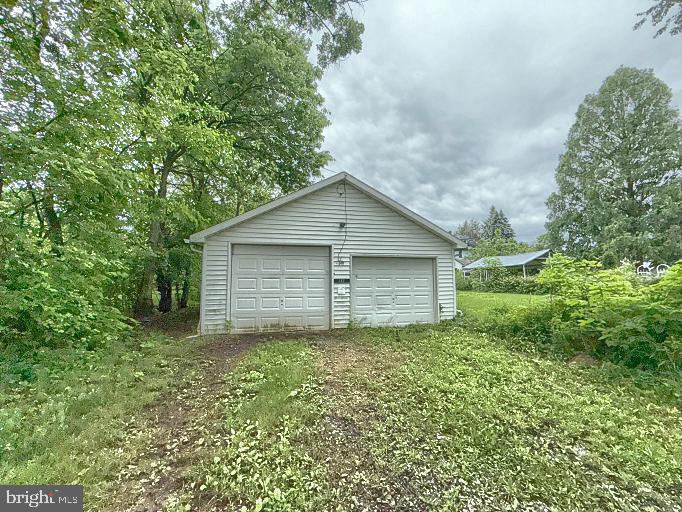 127 E Simpson St