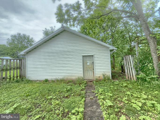 127 E Simpson St
