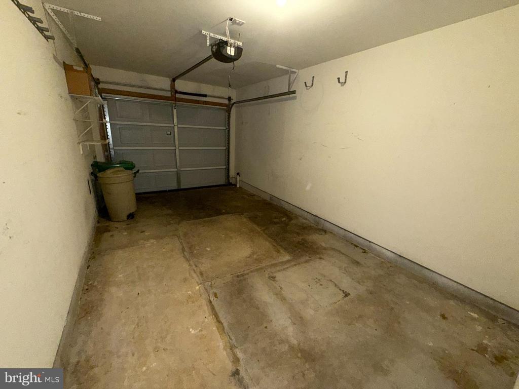 87 Courtyard Dr