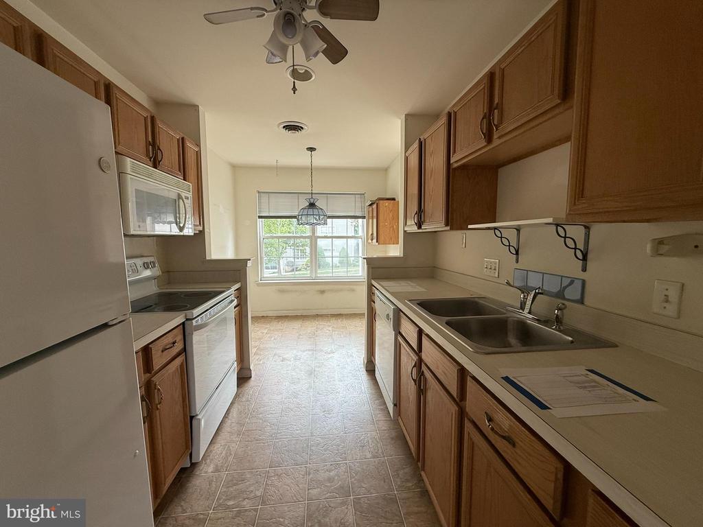 87 Courtyard Dr