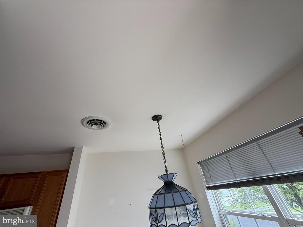 87 Courtyard Dr