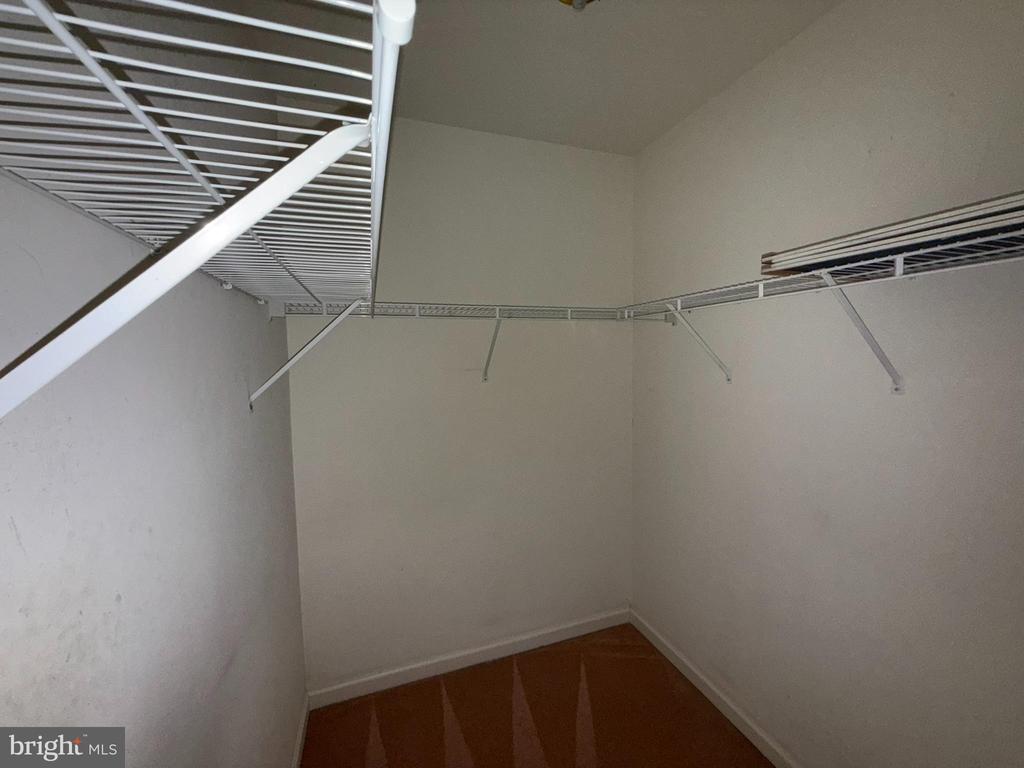 87 Courtyard Dr