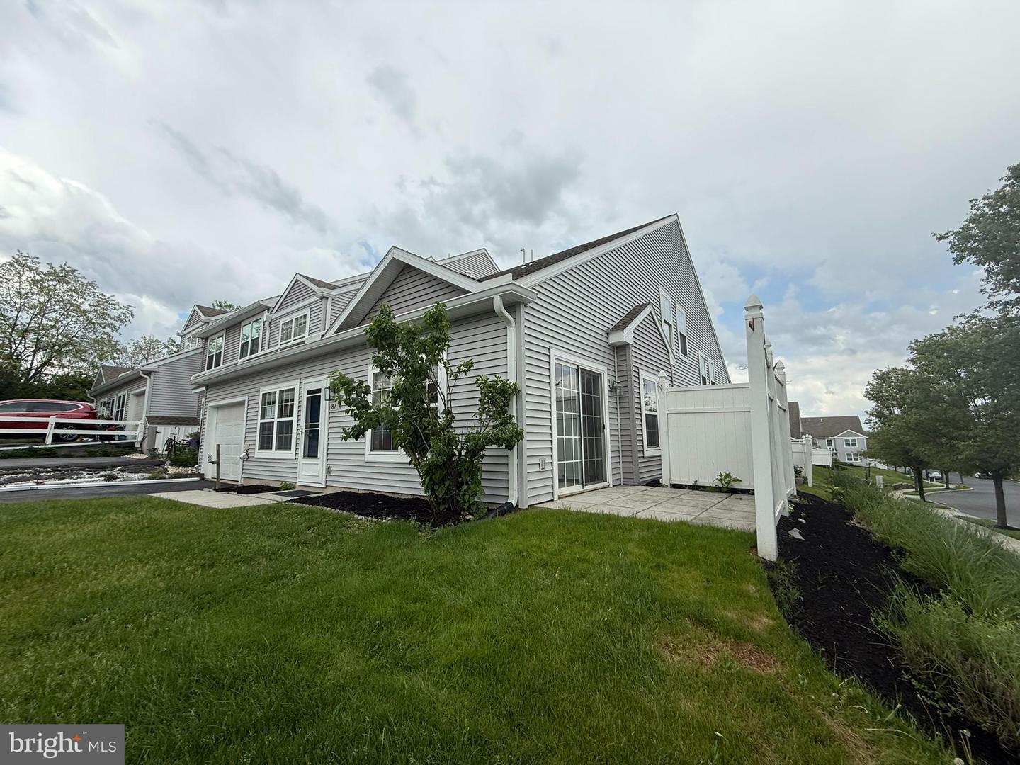 87 Courtyard Dr