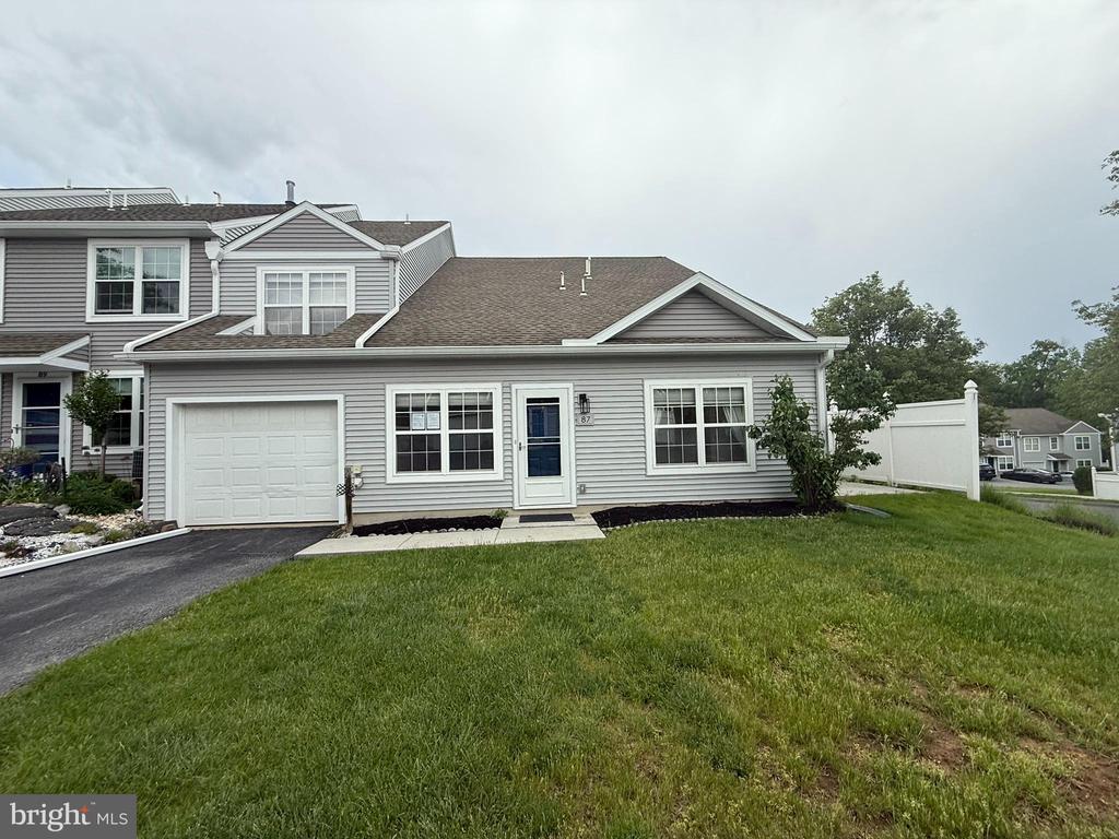 87 Courtyard Dr