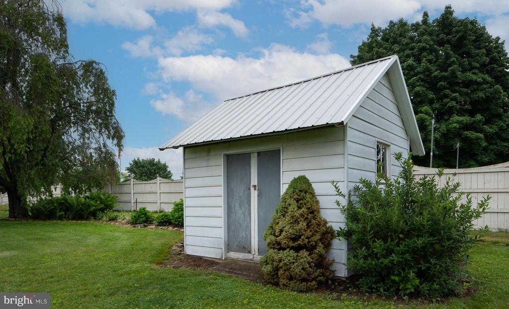 1 Oak Ave