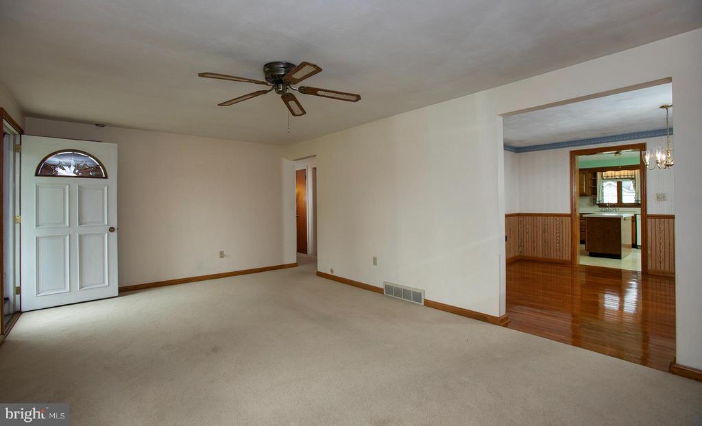 1 Oak Ave
