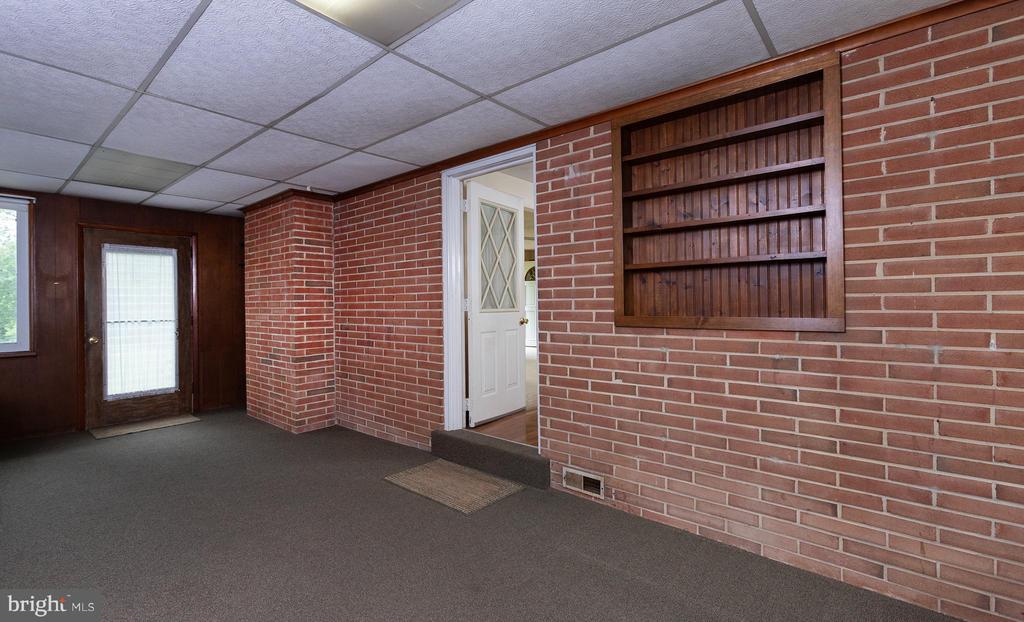 1 Oak Ave