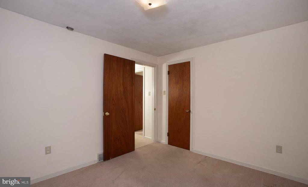 1 Oak Ave