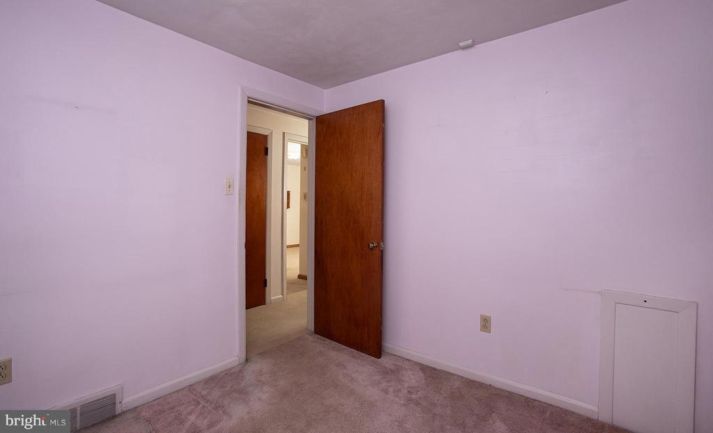 1 Oak Ave