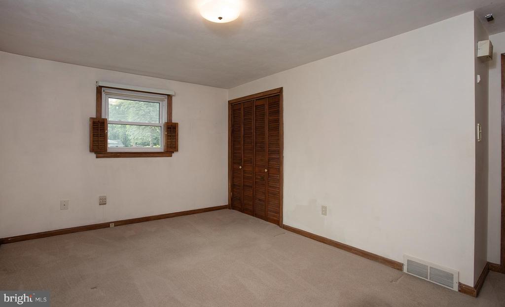 1 Oak Ave