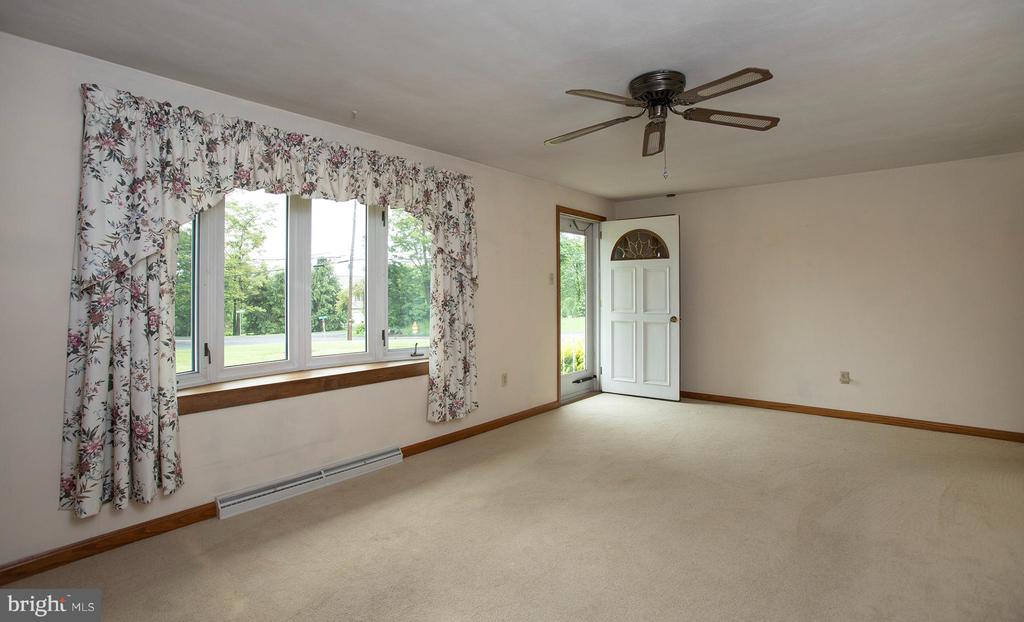 1 Oak Ave