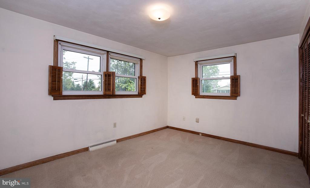 1 Oak Ave