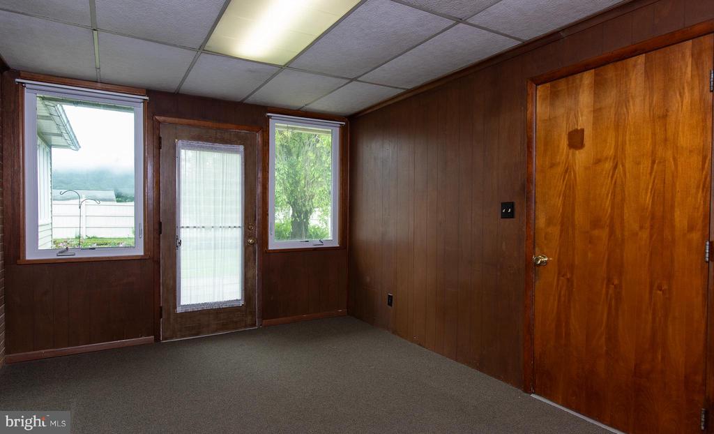 1 Oak Ave