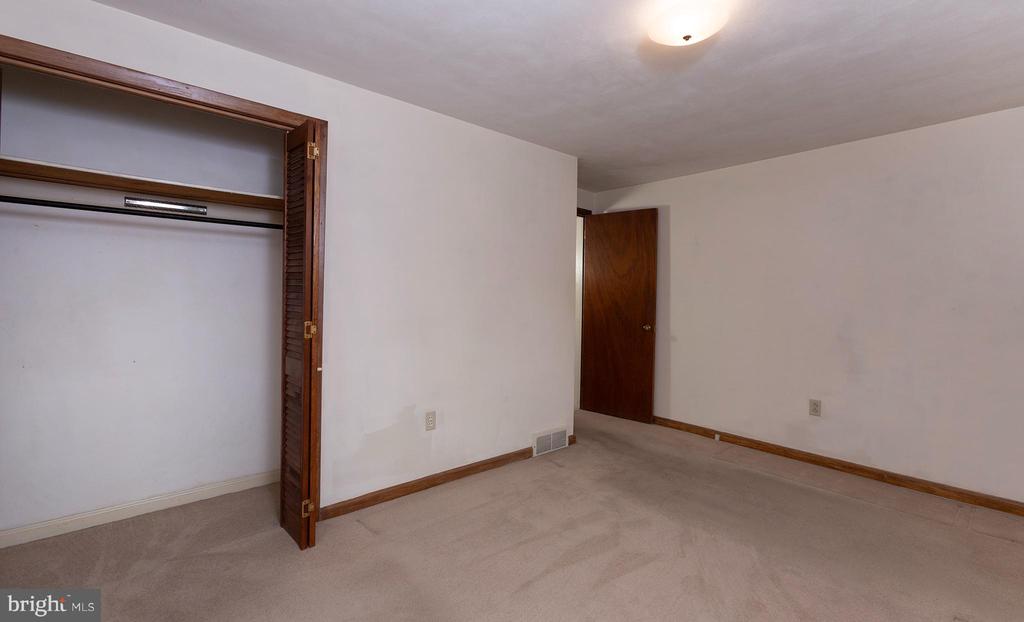 1 Oak Ave