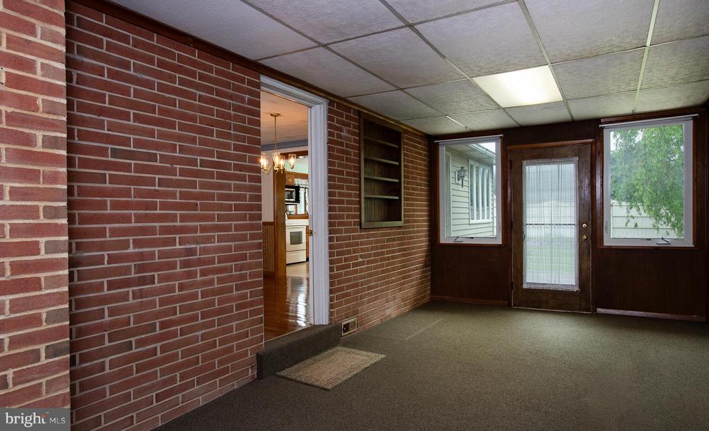 1 Oak Ave