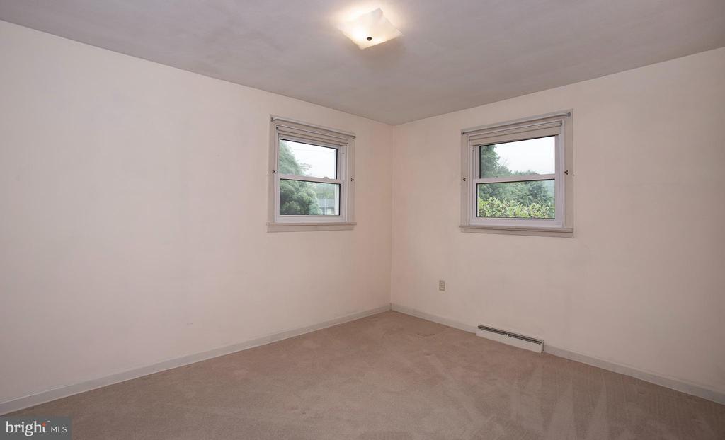 1 Oak Ave
