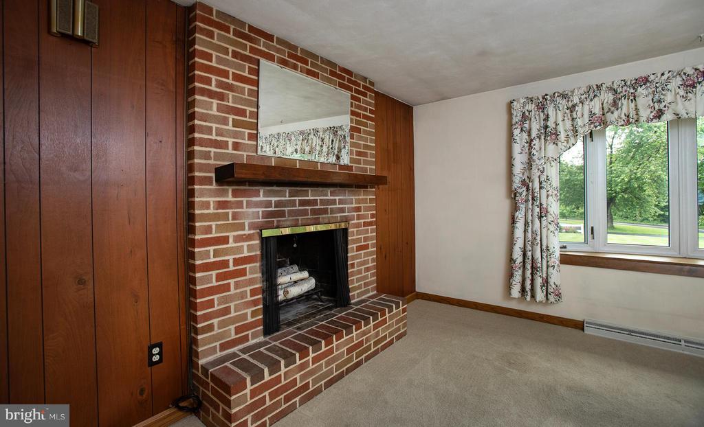 1 Oak Ave
