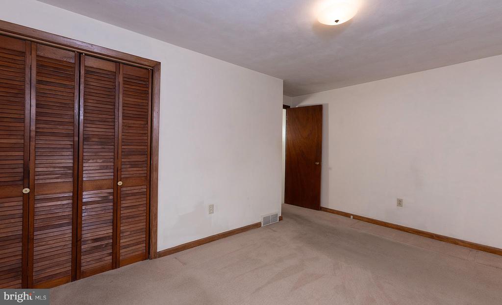 1 Oak Ave