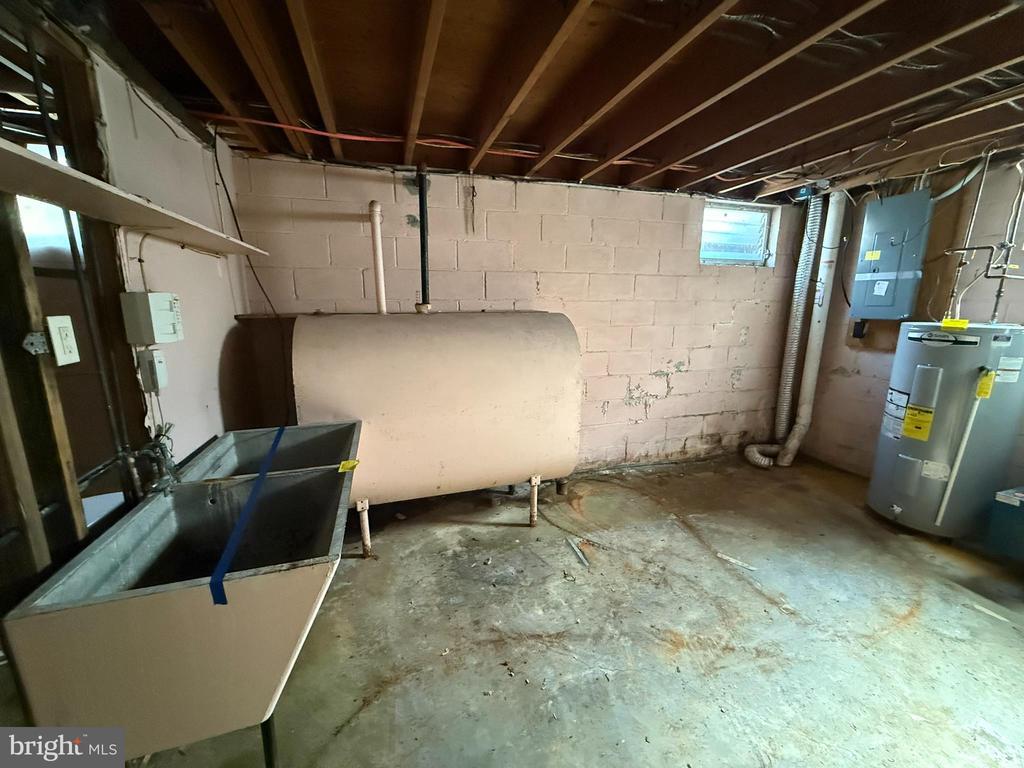 1006 CHARLES STREET