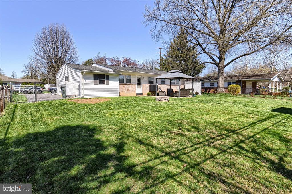 5202 ROYAL DRIVE