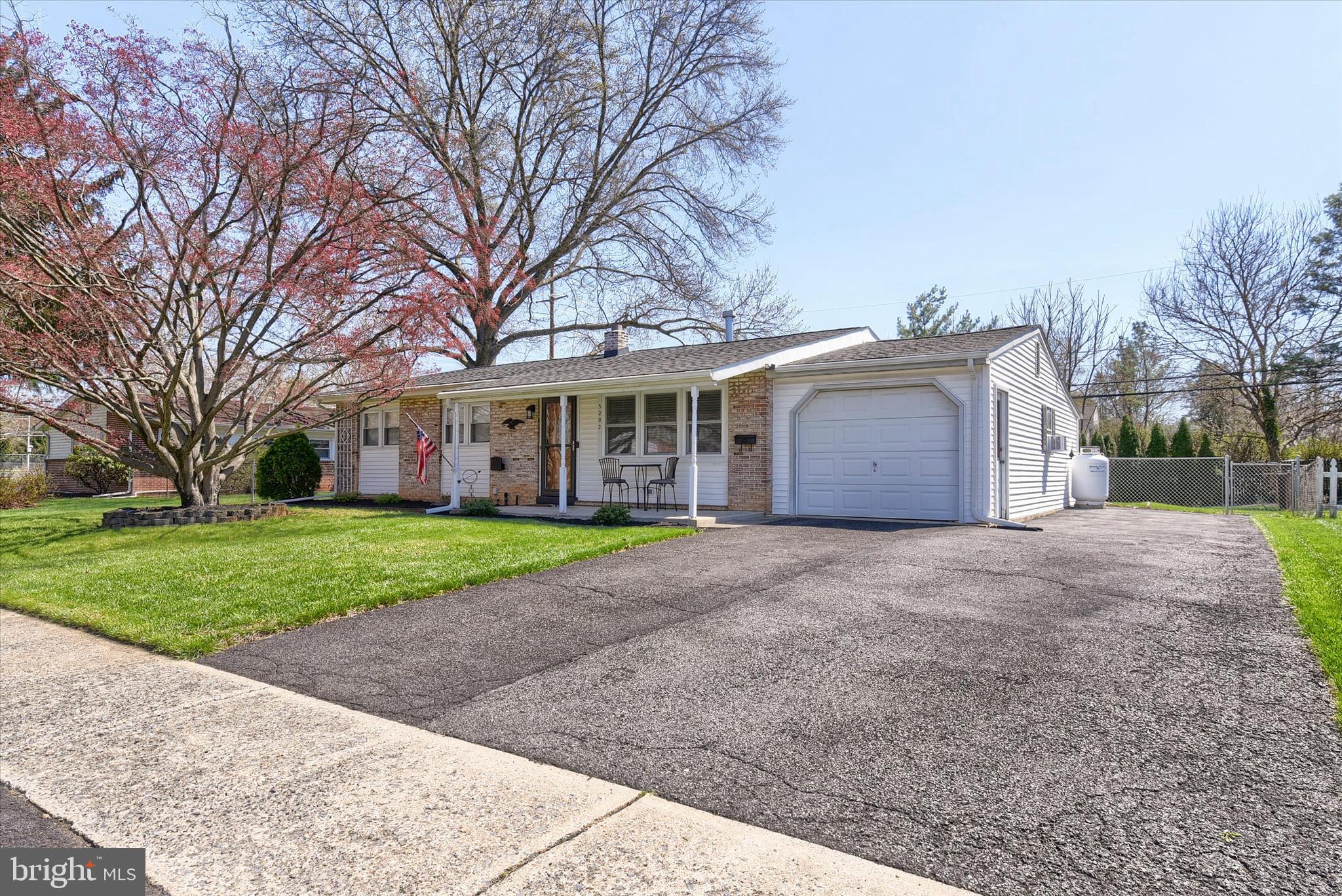 5202 ROYAL DRIVE