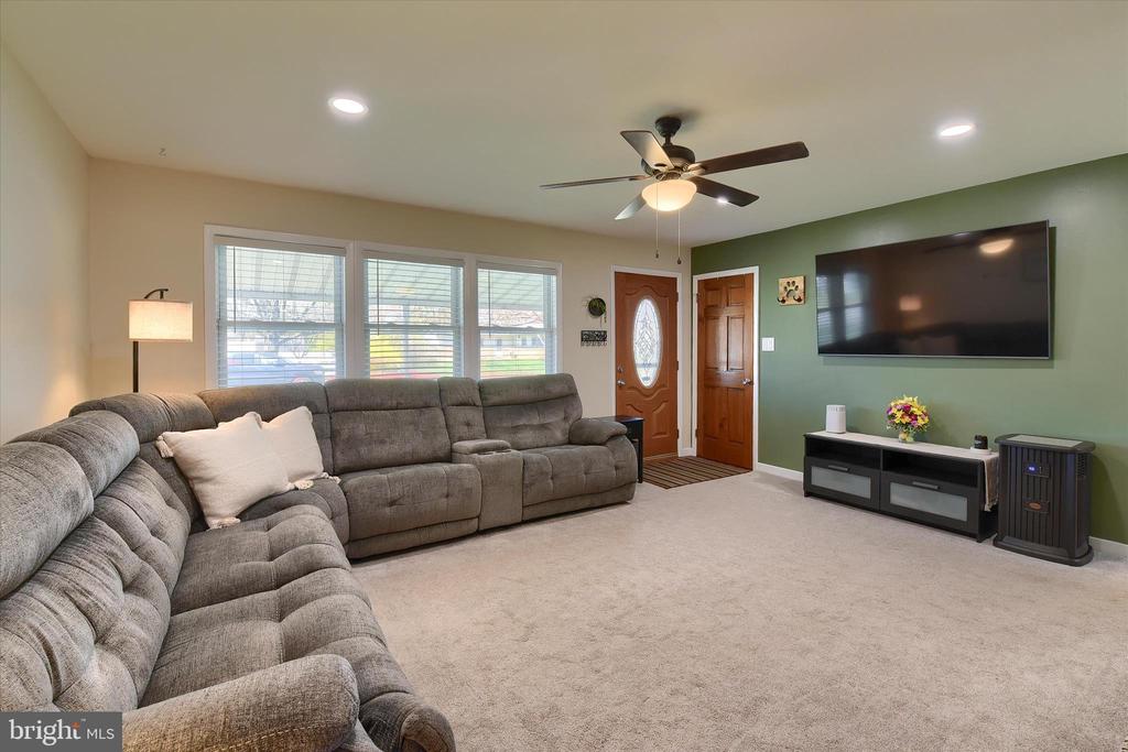 5202 ROYAL DRIVE