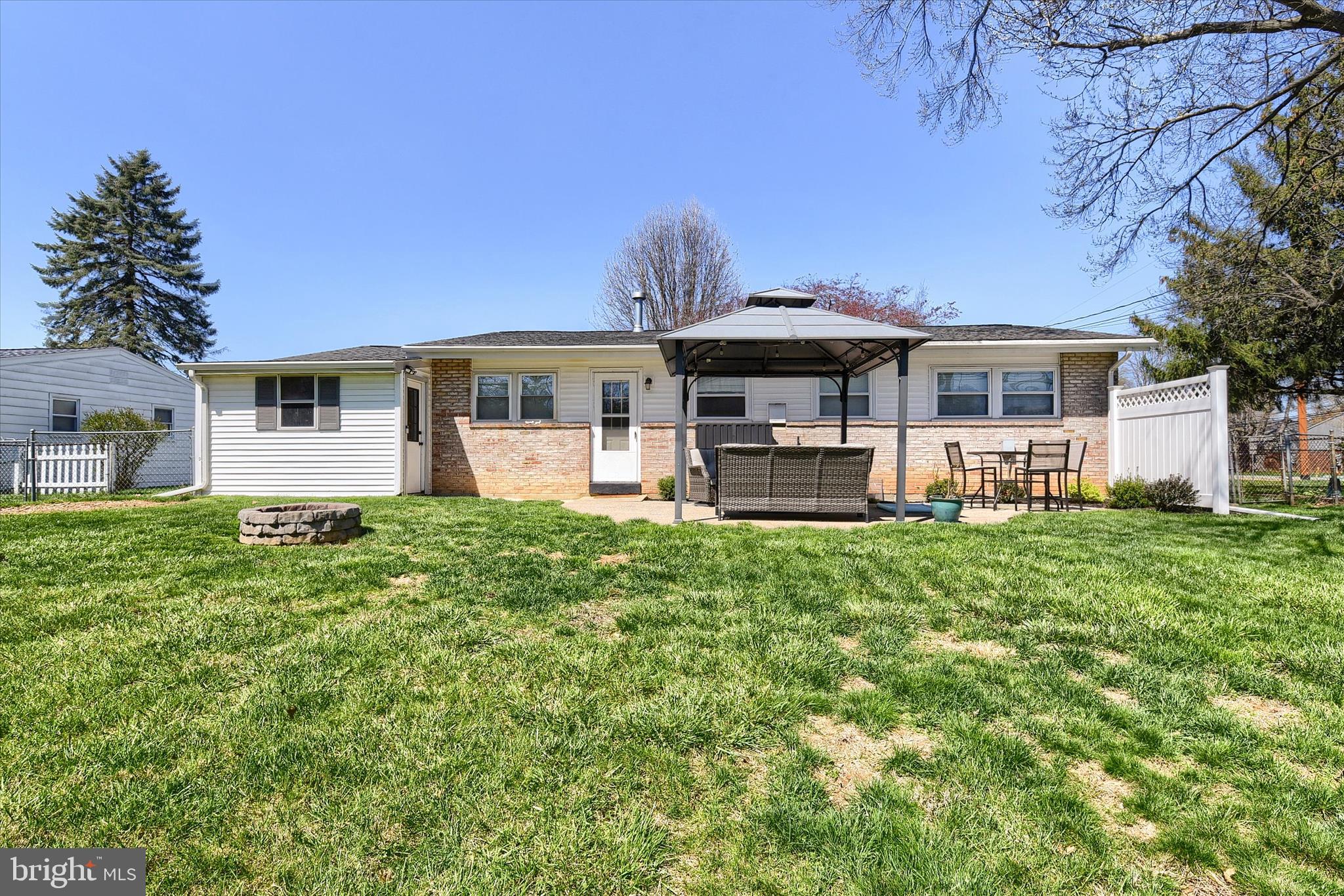 5202 ROYAL DRIVE