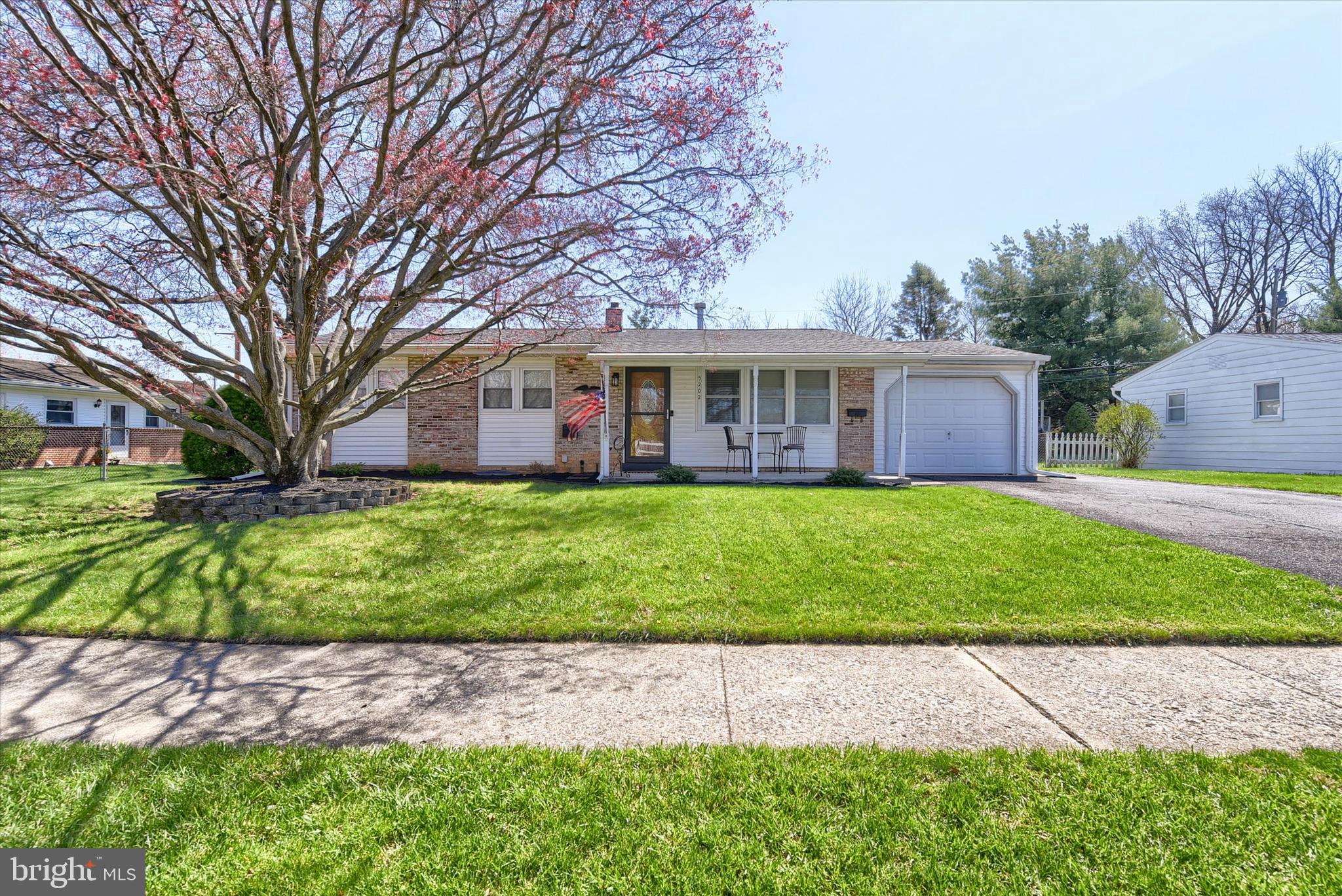 5202 ROYAL DRIVE