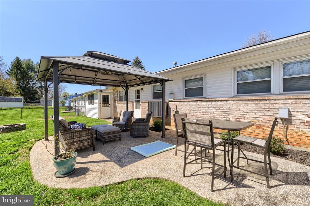 5202 ROYAL DRIVE