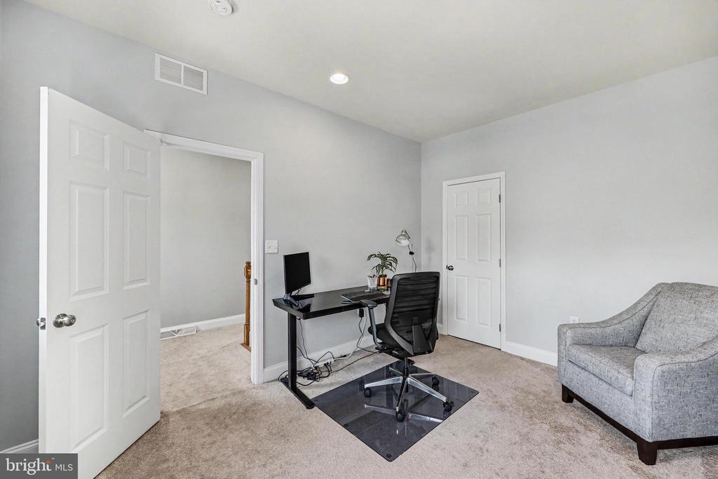 43 HOKE FARM WAY